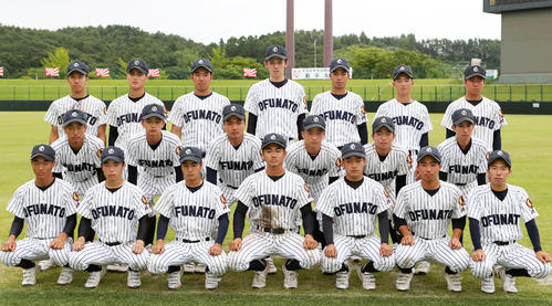 木下大洋（後列左から3人目）ら大船渡の選手たち。後列中央は佐々木朗希（2019年7月22日撮影）