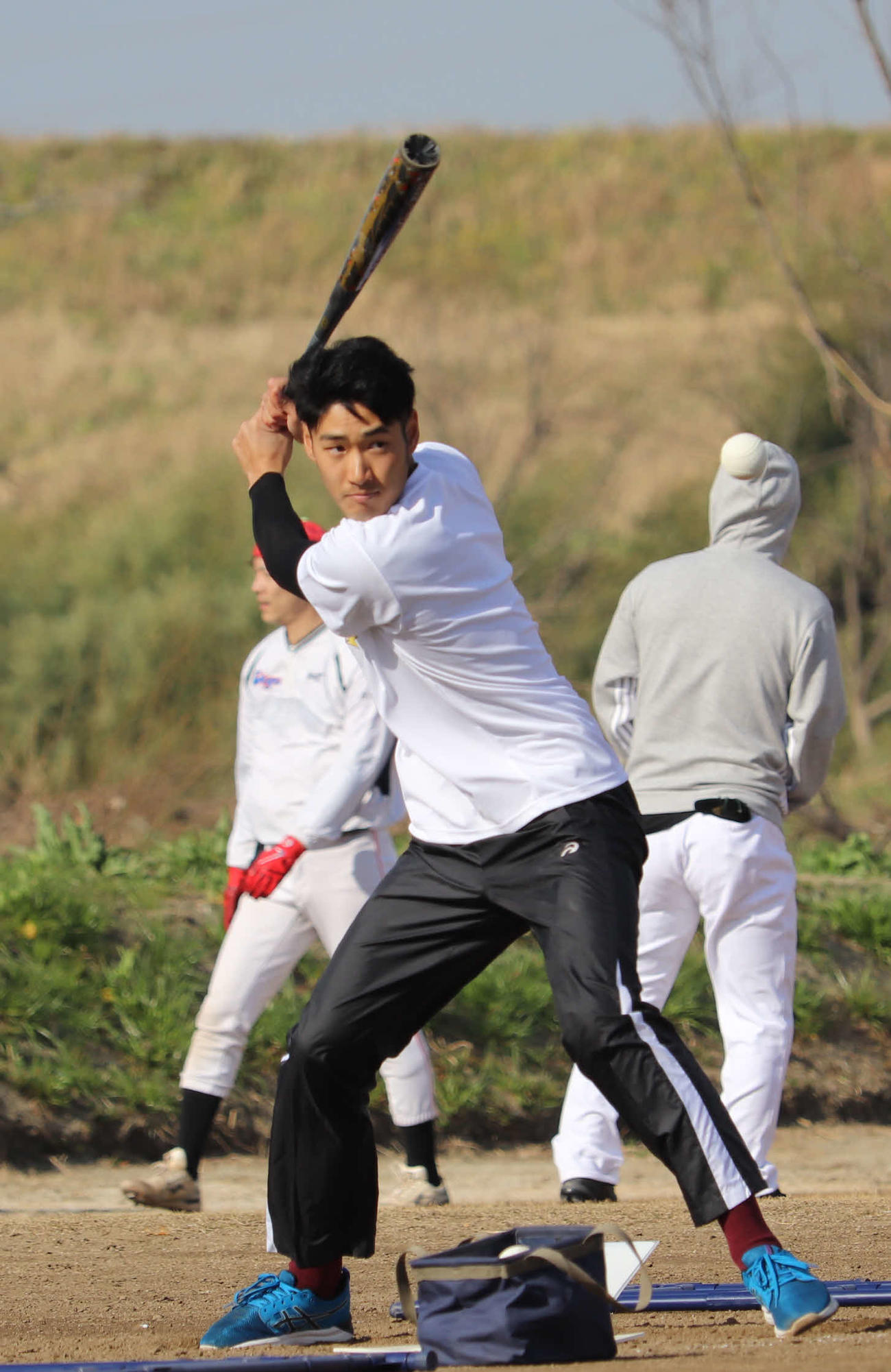 2月、イベントに参加し、ロングティーをするBC神奈川杉浦健二郎