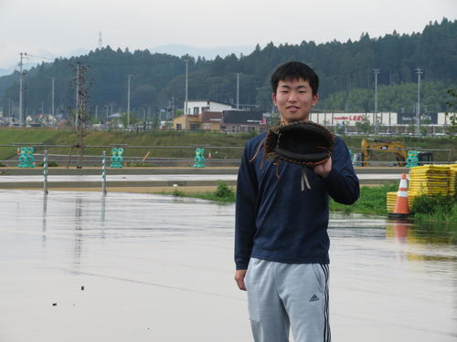 ロッテ佐々木朗とバッテリーを組んだ及川さん。地元陸前高田には高台に新商店街が（撮影・金子真仁）