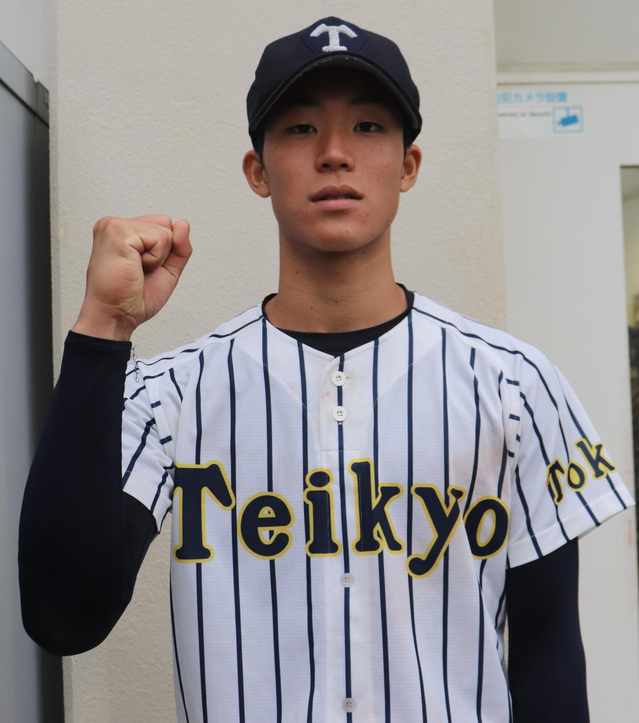 帝京対聖パウロ学園　先発完投した帝京・安川（撮影・古川真弥）