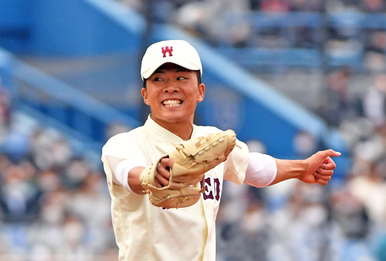 早大対慶大　優勝し喜ぶ早大・早川（撮影・柴田隆二）