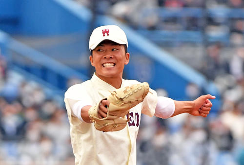 早大対慶大　優勝し喜ぶ早大・早川（撮影・柴田隆二）