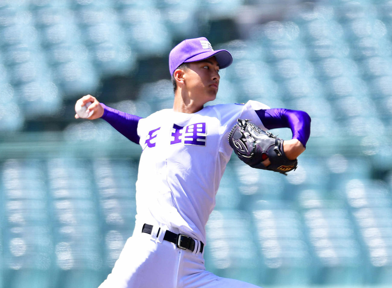 昨年の甲子園交流試合、広島新庄戦で登板した、天理・達孝太（2020年8月11日撮影）