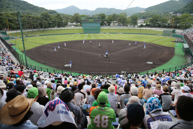 ナイター設備のない札幌円山球場