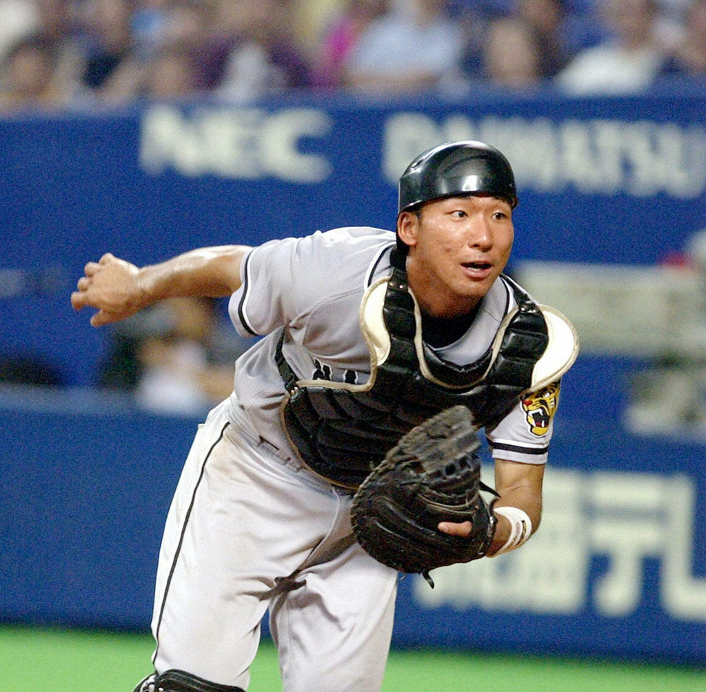 02年、8月公式戦初出場を果たしハツラツとしたプレーを見せる阪神・中谷仁