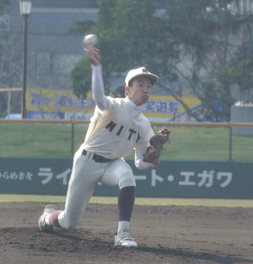 粘りの投球を見せた水戸一・秋田（撮影・井上真）