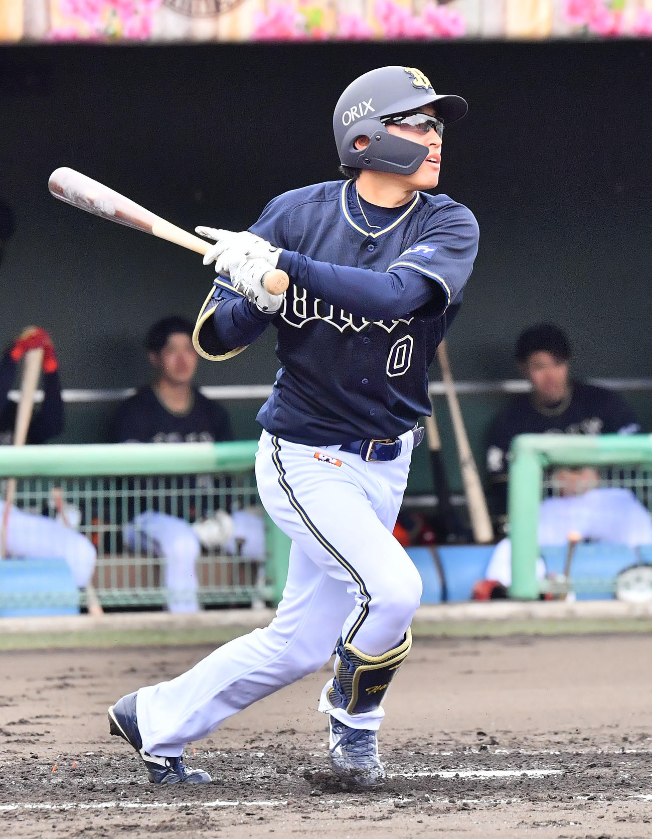 3回表紅1死、右翼線に二塁打を放つオリックス渡部（撮影・和賀正仁）