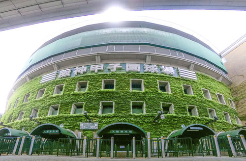 甲子園球場の外観（2021年7月26日撮影）