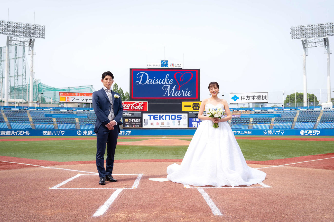 元日テレアナ上田まりえ 夫 竹内大助さんとソフトボールjdリーグで ファーストピッチ 登場 野球手帳 野球コラム写真ニュース 日刊スポーツ