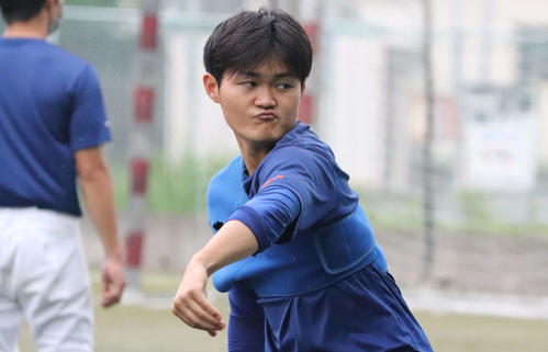 真剣な表情で練習に励む駒大高・大根田（2022年6月21日撮影）