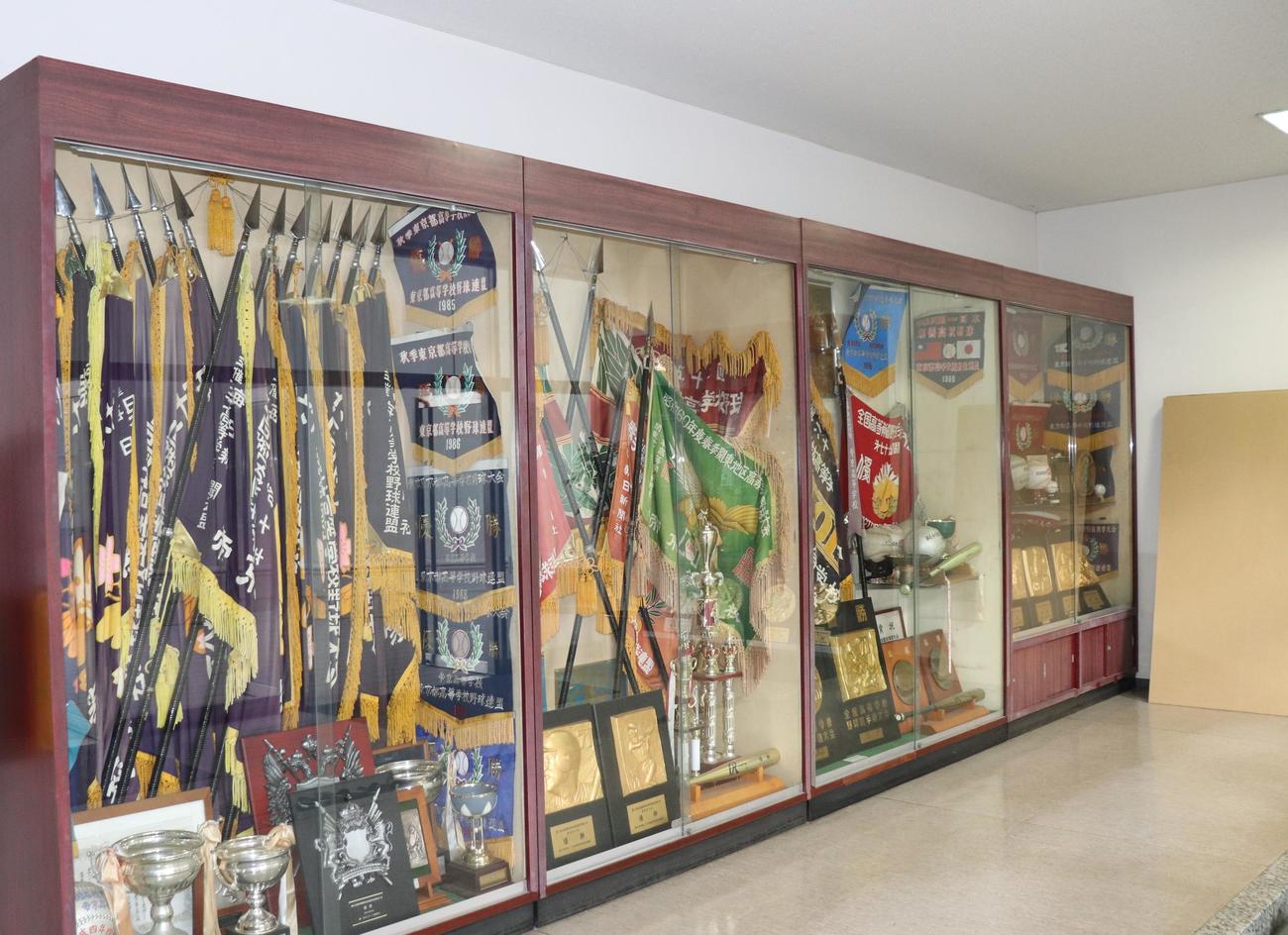 校舎には数々の功績の結果が飾られている（撮影・星夏穂）