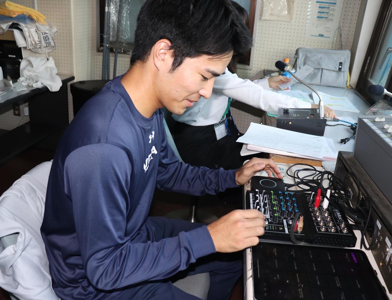 首都大学野球で配信班をまとめる古城和真さん（撮影・星夏穂）
