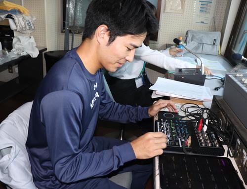 首都大学野球で配信班をまとめる古城和真さん（撮影・星夏穂）
