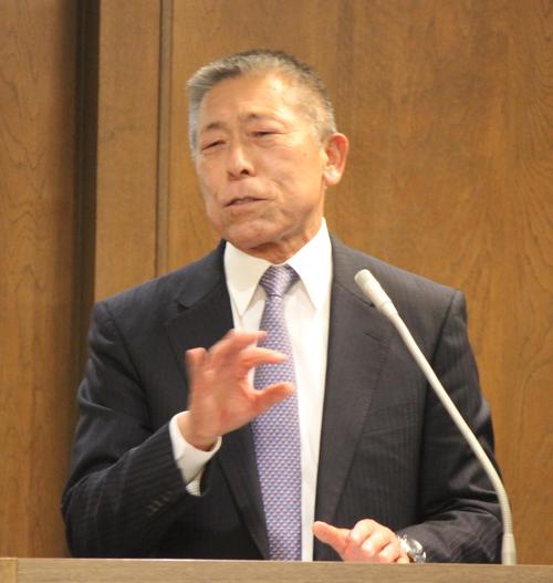 甲子園塾で講義をするU18日本代表・小倉監督（2023年12月8日撮影・柏原）
