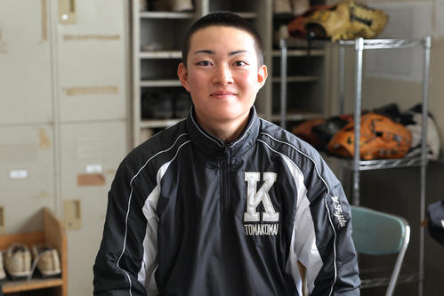駒大苫小牧で学生コーチを務める松本君(撮影・青山麻美)