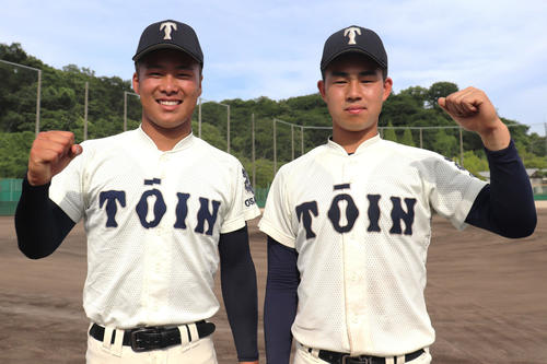 創志学園との練習試合で7回まで組んだ、大阪桐蔭の同部屋2年生バッテリー。中野投手（左）と増田捕手（撮影・中島麗）