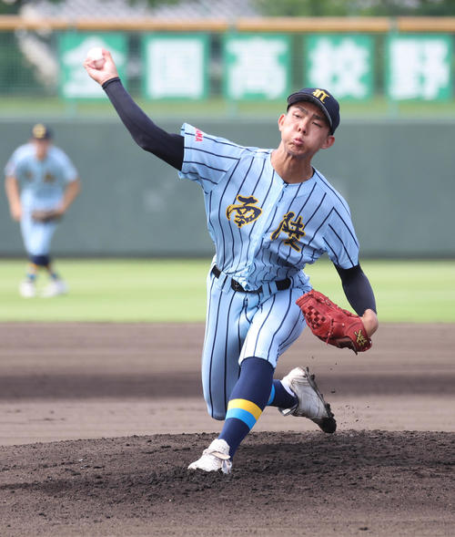 紀北農芸対和歌山南陵　紀北農芸戦に先発する和歌山南陵・松下（撮影・白石智彦）