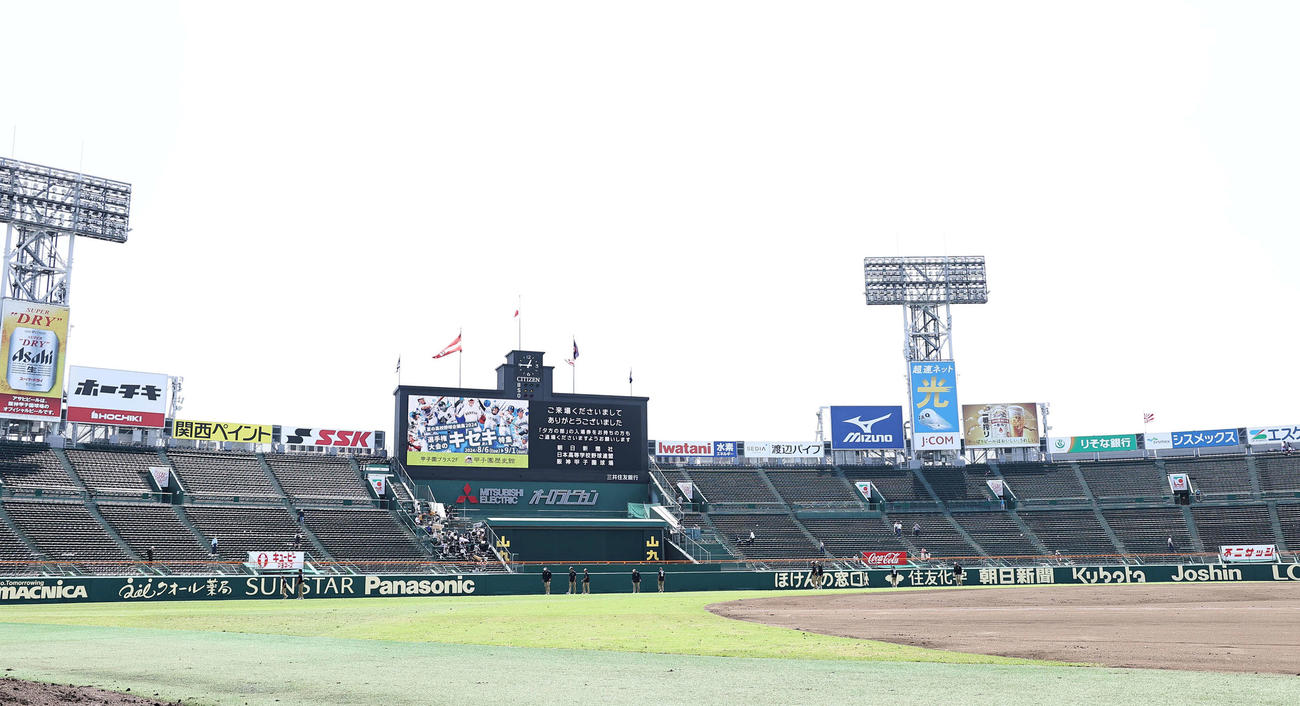 甲子園球場のスタンド（2024年8月7日撮影）