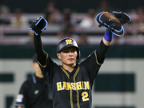 ソフトバンク対阪神　7回表阪神無死、北條史也はレフトへ二塁打を放つ（撮影・栗木一考）