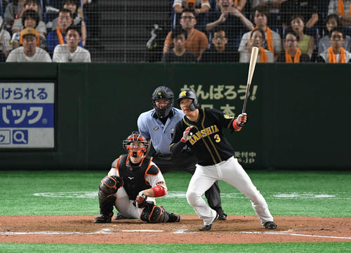 大山は中前に適時打を放つ（2019年7月27日撮影）