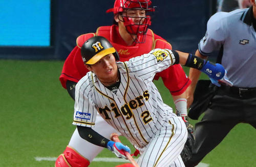 阪神対広島　2回裏阪神無死二、三塁、北條史也は三塁内野安打で出塁する（撮影・宮崎幸一）