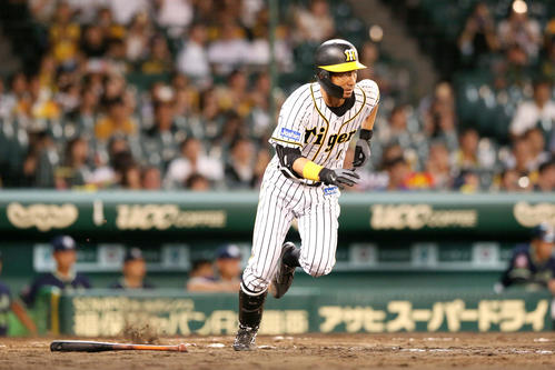 阪神対ヤクルト　8回裏阪神1死、代打鳥谷は二ゴロに倒れる（撮影・上山淳一）