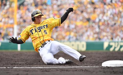 2019年5月1日、阪神対広島　5回裏阪神1死二塁、三盗に成功する近本光司（撮影・上田博志）
