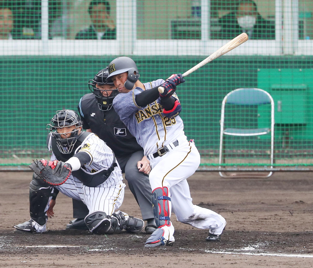紅白戦　3回表紅組2死、中前打を放つ江越（撮影・前田充）