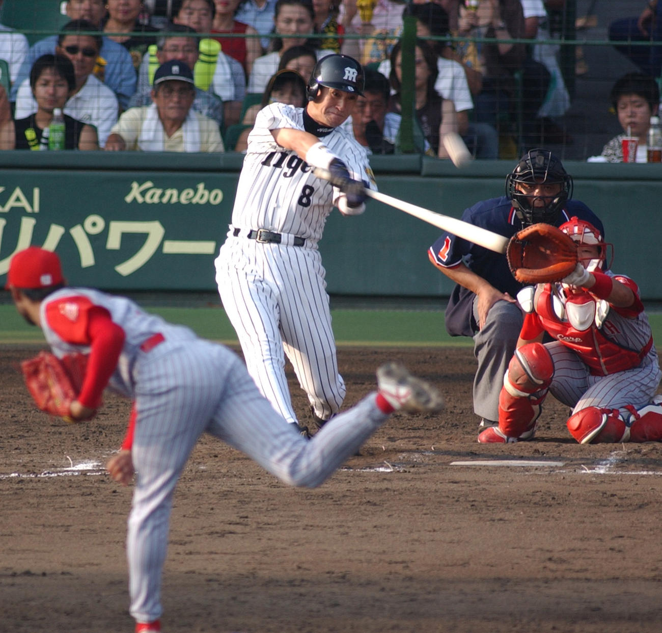 03年9月15日、広島戦で本塁打を放った阪神片岡篤史