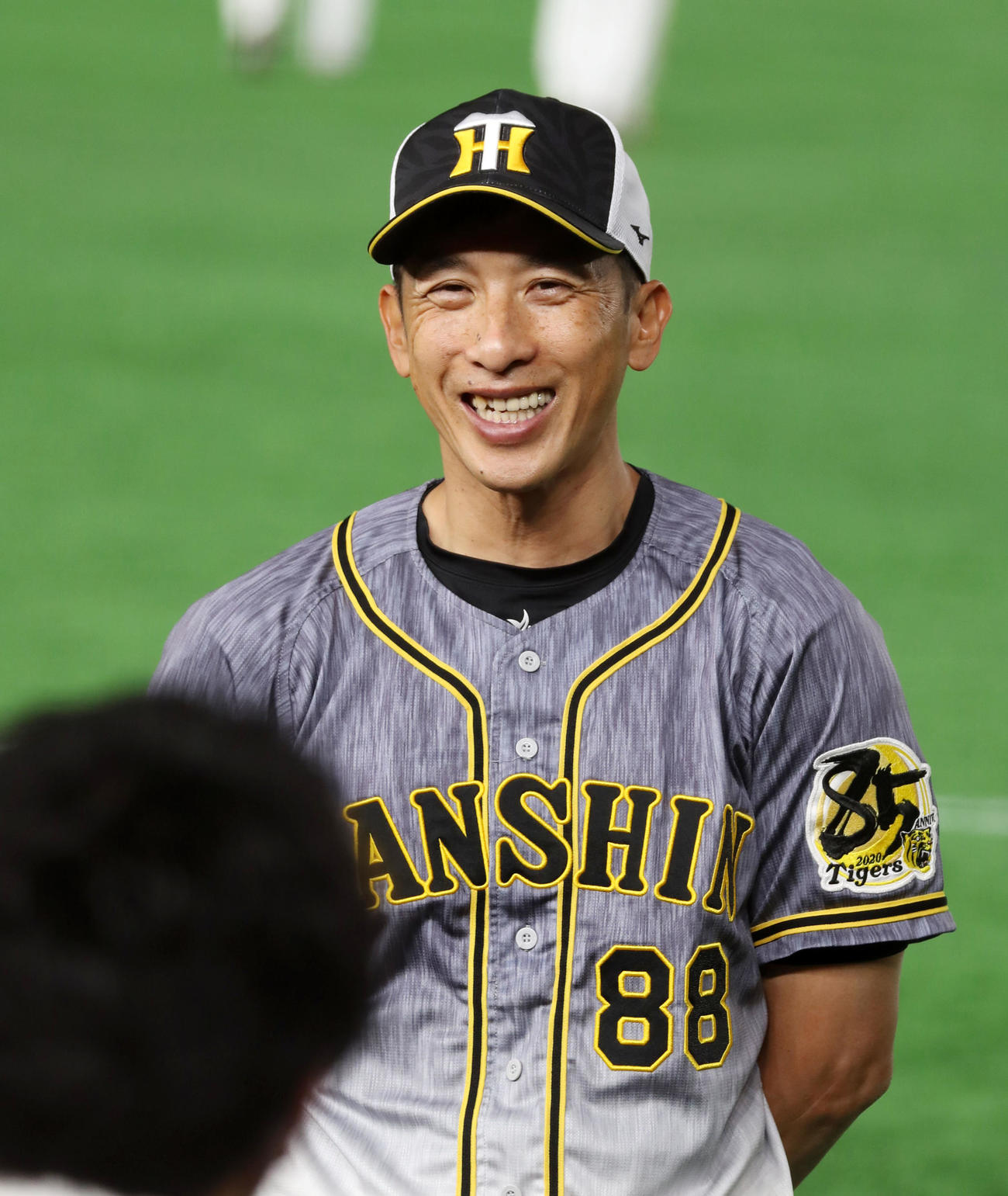 笑顔を見せる矢野監督（撮影・加藤哉）