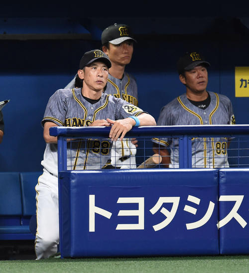 中日対阪神　試合終了、ガックリの矢野監督（撮影・森本幸一）