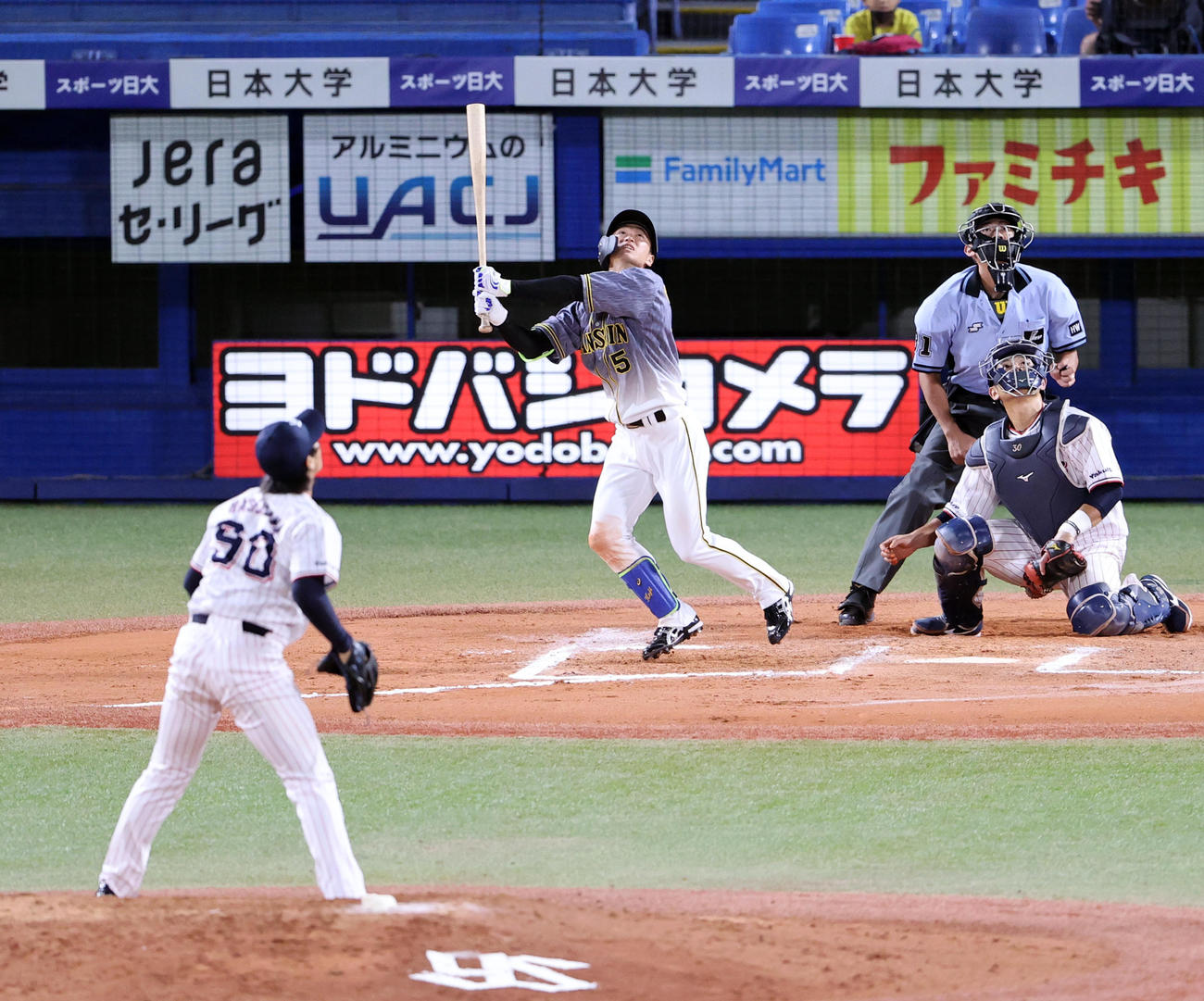 ヤクルト対阪神　6回表阪神1死満塁、近本は左飛に倒れる。投手長谷川（撮影・浅見桂子）