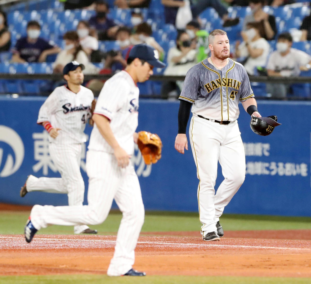 ヤクルト対阪神　4回表阪神1死一塁、ボーアは二ゴロ併殺打を放つ（撮影・加藤哉）