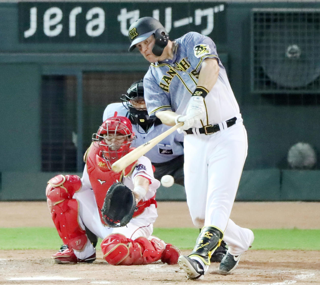 広島対阪神　3回表阪神無死一、三塁、サンズは左前適時打を放つ（撮影・加藤哉）