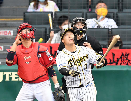 7回裏阪神無死二、三塁、大山は左飛に倒れる（撮影・前岡正明）