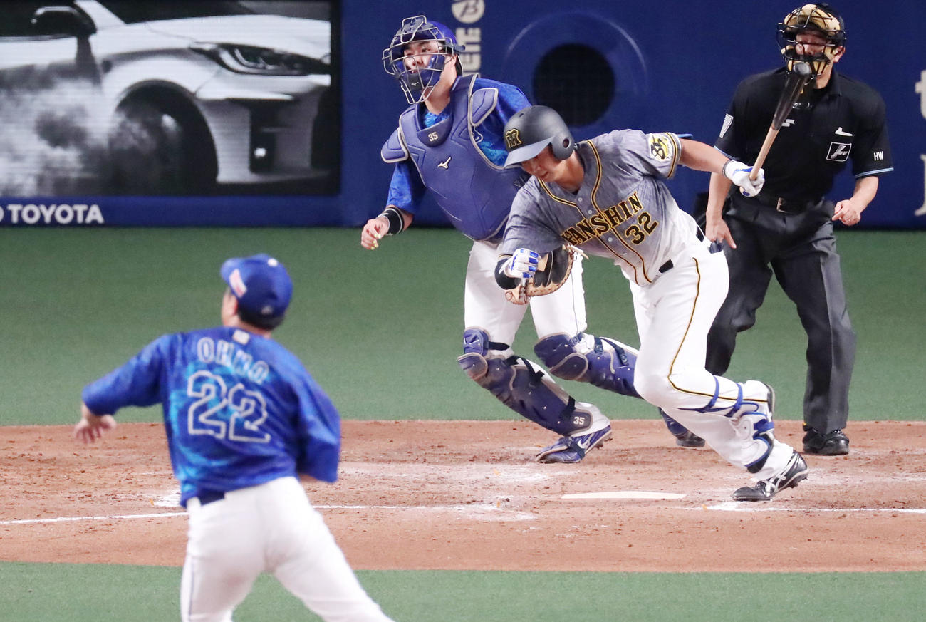 中日対阪神　5回表阪神1死、井上は一ゴロに倒れる。投手は大野雄（撮影・加藤哉）