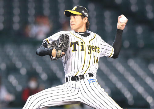 2020年10月22日　阪神対広島戦　7回、阪神3番手で登板の能見篤史（撮影・上山淳一）