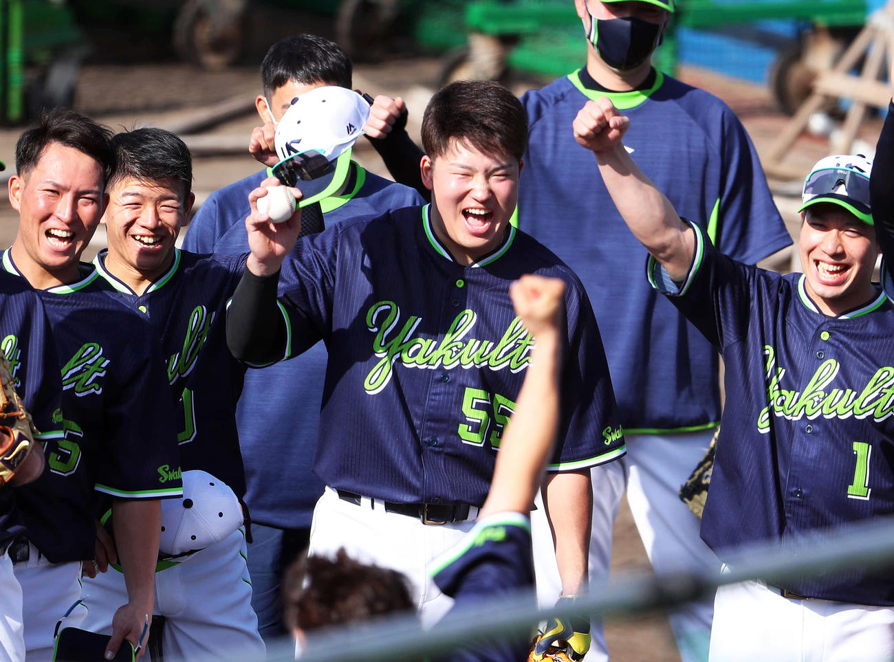 ヤクルト村上宗隆（中央）（2021年2月2日撮影）