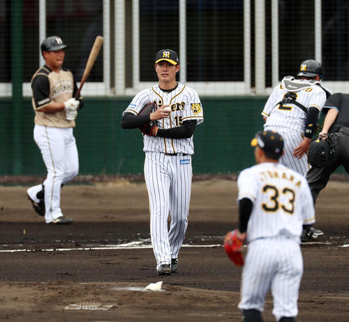 阪神対日本ハム　1回表日本ハム無死満塁、西純は野村に遊適時内野安打を打たれ失点する（撮影・加藤哉）
