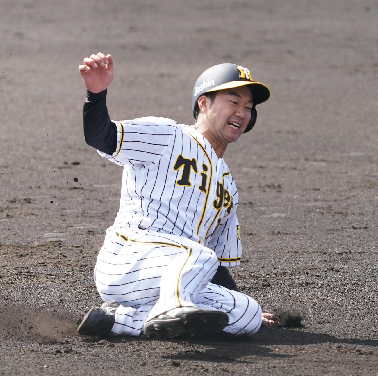 阪神対楽天　3回裏阪神1死二塁、二塁走者山本は、三塁を狙うもアウトとなる（撮影・菅敏）