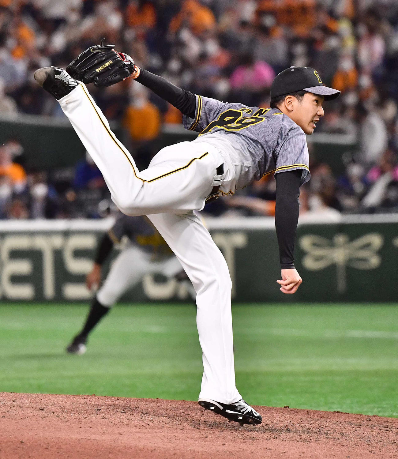 巨人対阪神　阪神2番手の小野（撮影・上田博志）