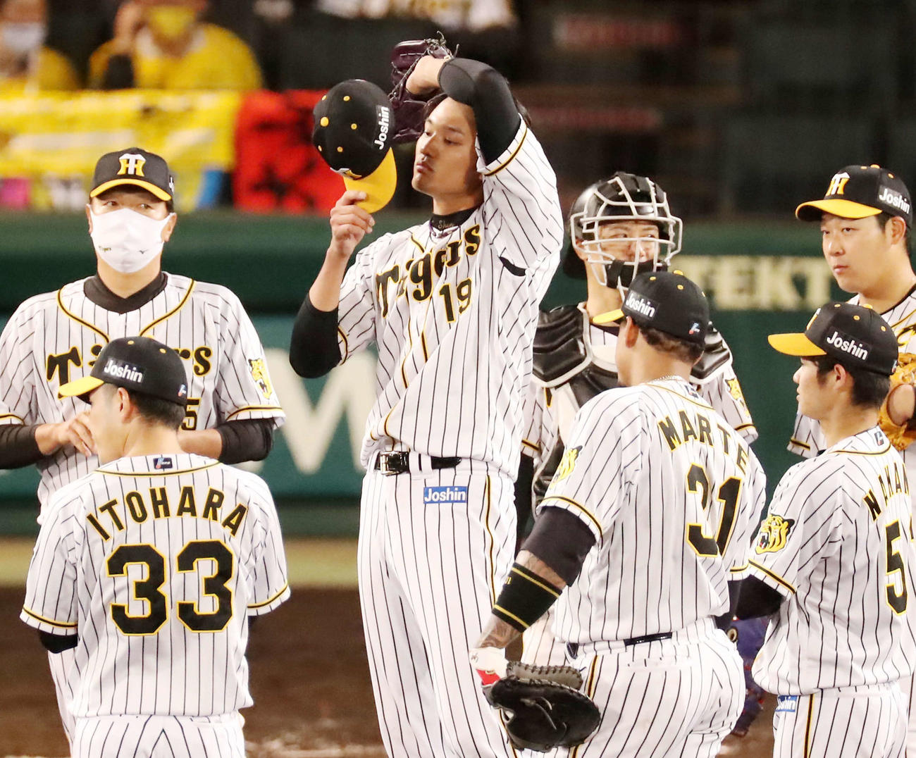 阪神対DeNA 5回表DeNA無死、藤浪はオースティンに死球を与えたところで降板となる（2021年4月23撮影）