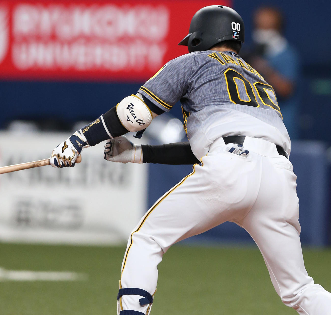 オリックス対阪神　9回表阪神1死満塁、山本は右前2点適時打を放つ（撮影・上山淳一）