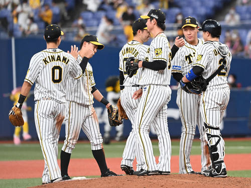 阪神対DeNA DeNAに勝利、喜ぶ阪神ナイン（撮影・前岡正明）