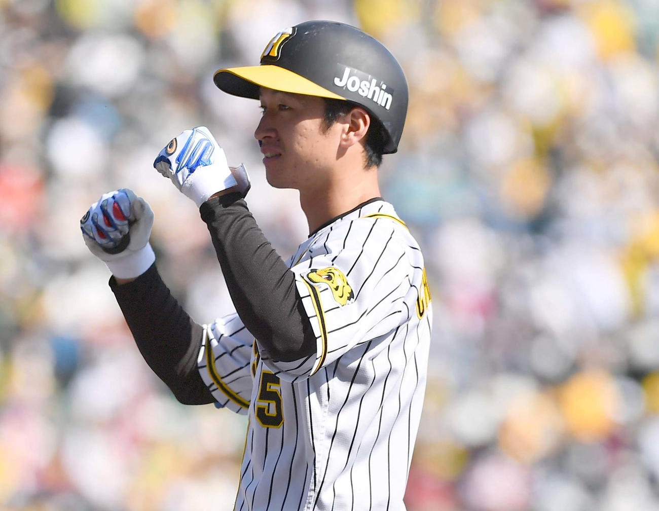 阪神対中日　右前安打を放つ近本（撮影・上田博志）