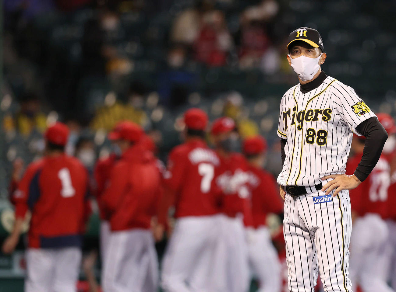 阪神対広島　広島に敗れ厳しい表情を見せる阪神矢野監督（撮影・前田充）