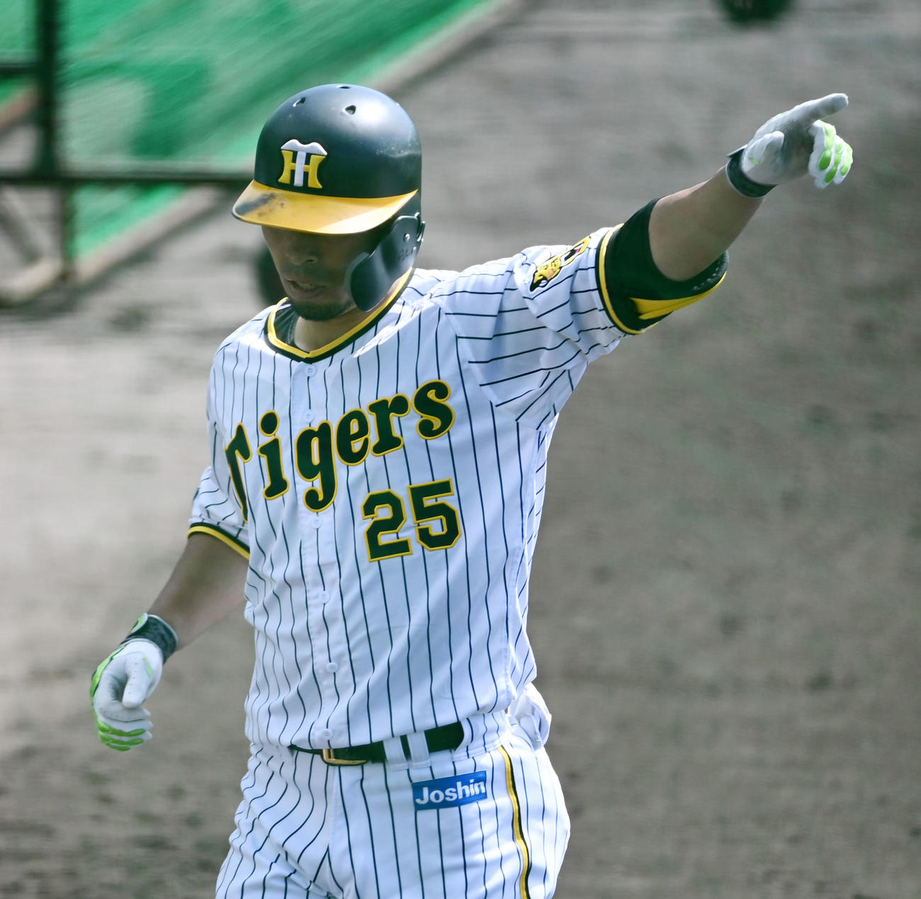 シート打撃で岩貞から本塁打を放った阪神江越（撮影・前岡正明）
