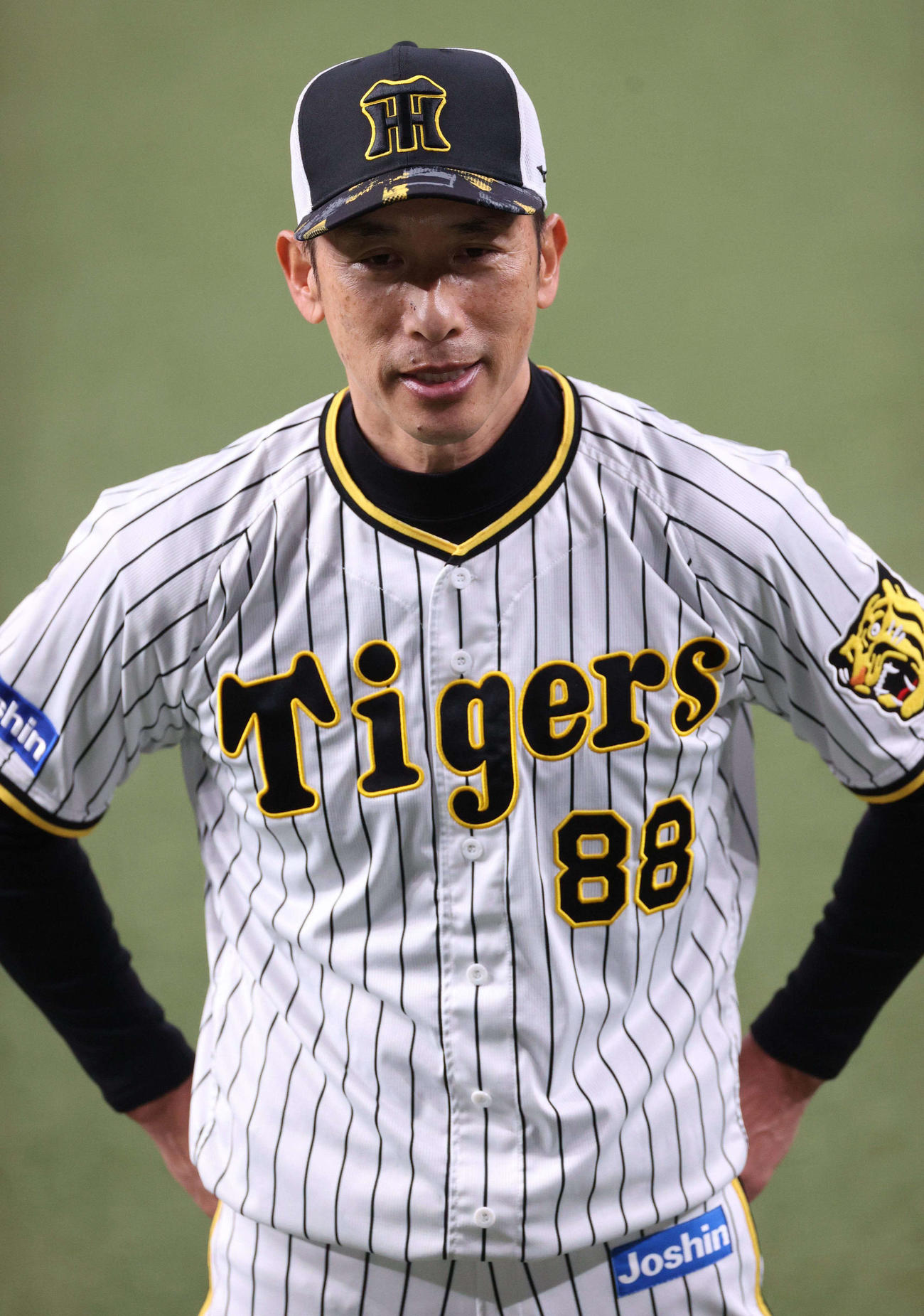 開幕戦前日インタビューを受ける矢野監督（撮影・上田博志）