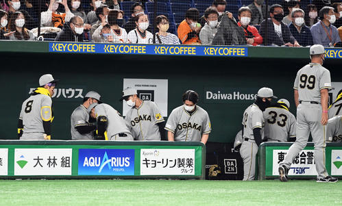 巨人に敗れ開幕9連敗となった阪神（撮影・たえ見朱実）