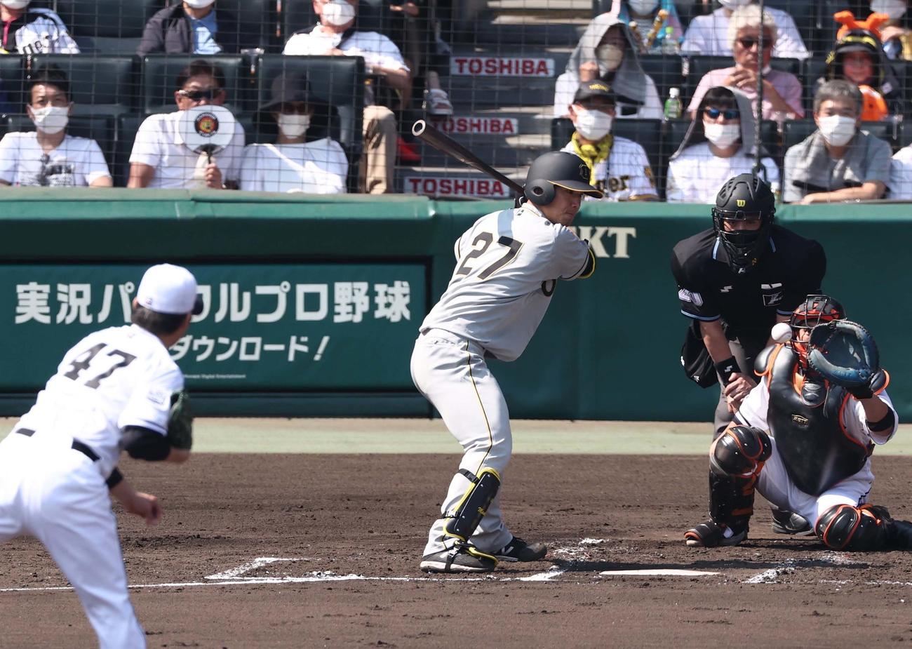 阪神対巨人　2回裏阪神1死二、三塁、伊藤将は四球を選ぶ（撮影・上田博志）